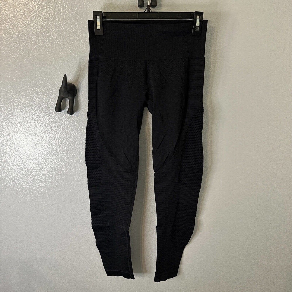 ZYIA Activewear Performance Leggings Black Seamless Perforated Size‎ Large